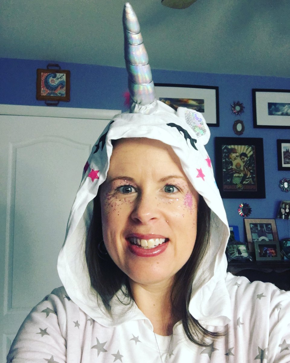 Hoy soy un unicornio, una criatura mítica. ¡Gracias a @parkviewsca por el concurso de disfraz! 🦄 🌈 <a href="/Park_View_HS/">PVHS</a>