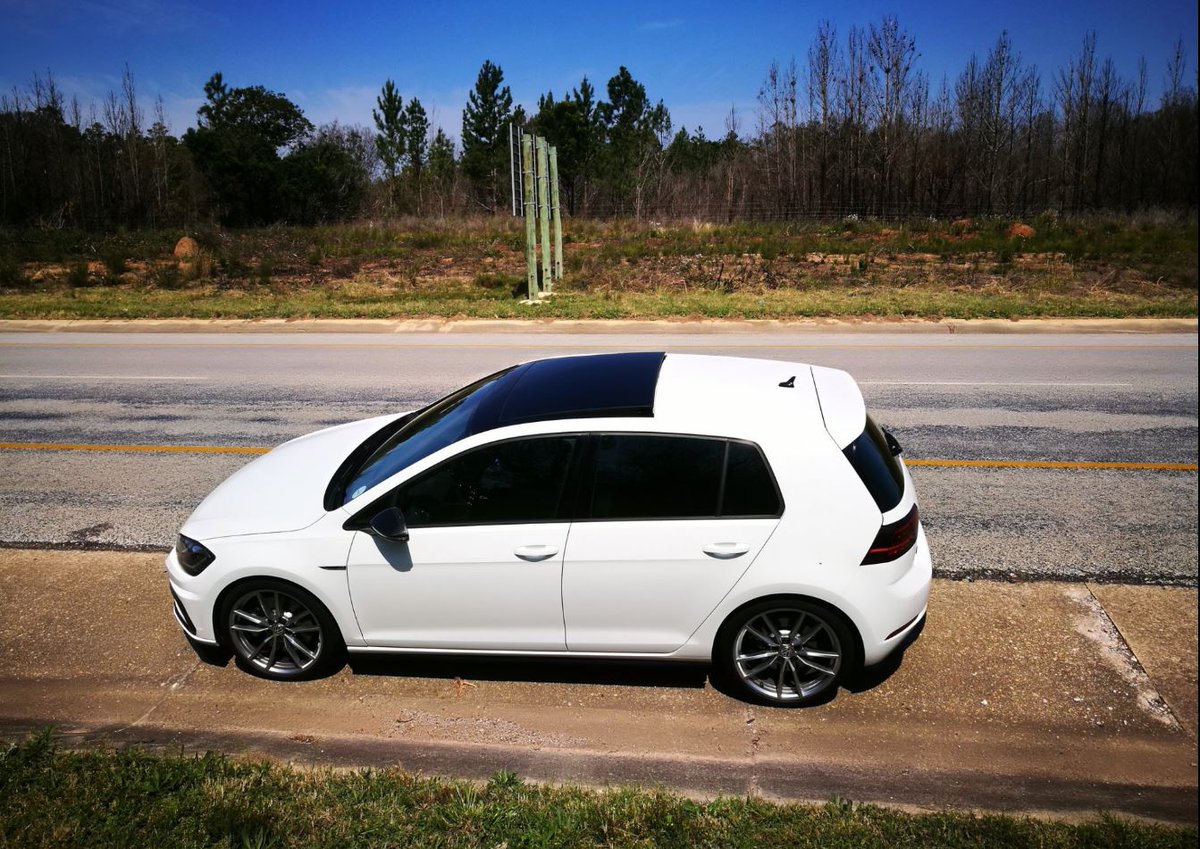 VolkswagenSA's tweet image. The view's always better from the top. 😉 
#GolfR #Volkswagen #sunroof 
#FanFriday 📸 @Lorenzio_bonani