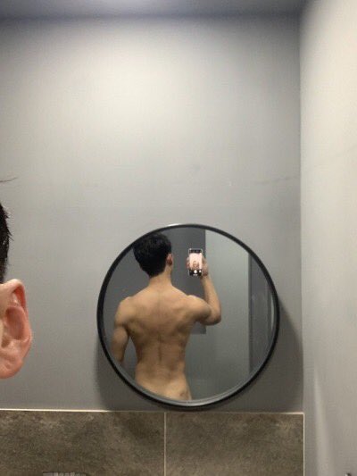 可以帮我挠下背嘛，抓红印那种。

为啥照片好糊，