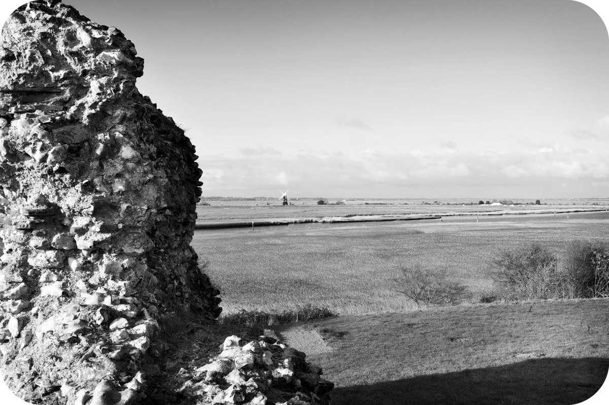 Broads_LPS's tweet photo. Check out our top three spooky trails to do this Halloween, with spine chilling stories along the way, we wouldn't advise going alone! Here be tales of ghosts, ghouls and witches in the Broads National Park.. Check them out here 🎃👻🐺 https://t.co/i4SJqsu0mx @Weird_Norfolk https://t.co/Il13mpK4s1