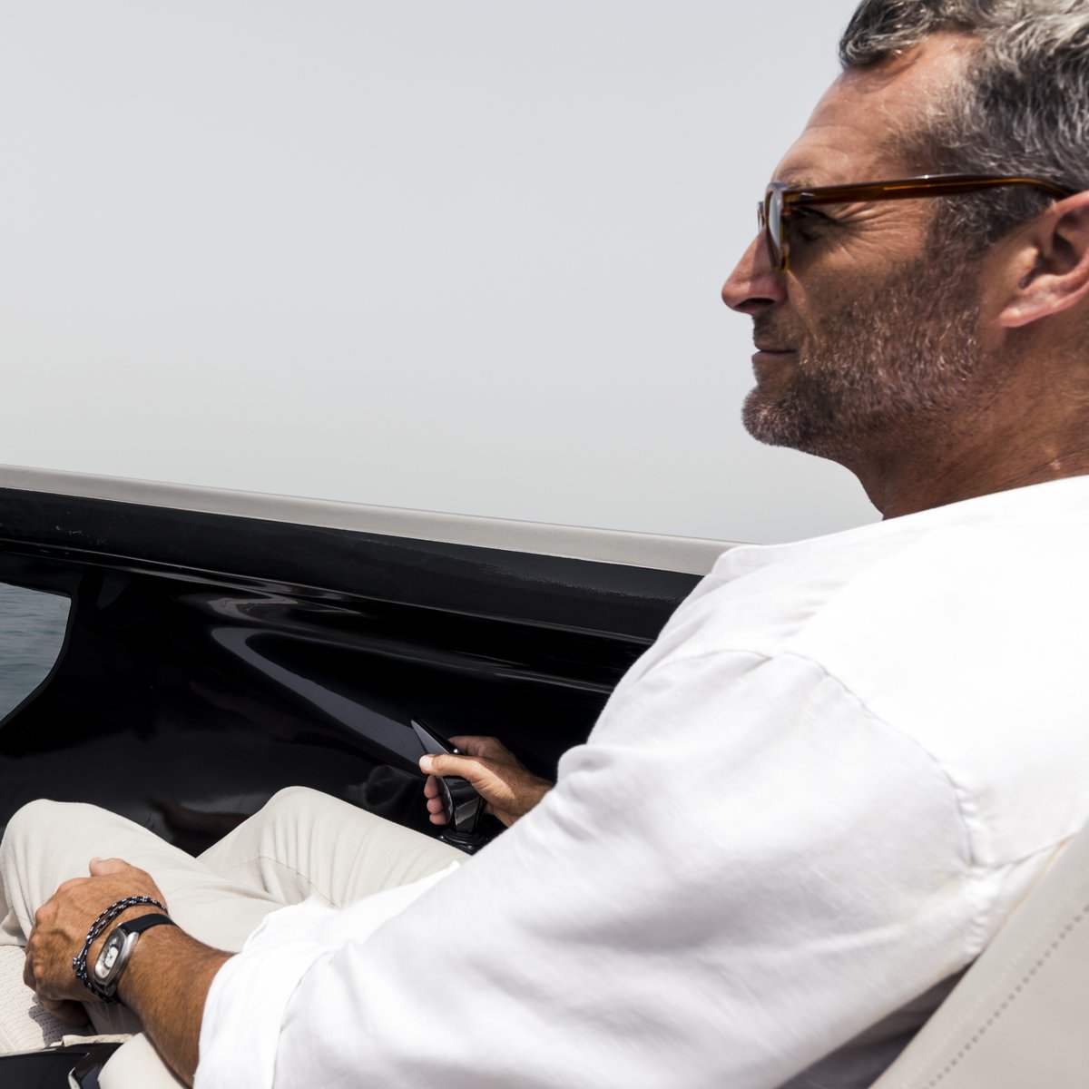 FoilerOfficial's tweet photo. The joystick controls the speed and direction of the FOILER. By pushing forward or pulling back, you can adjust the speed, from standstill and up to 40 knots. Tilting on either side then controls the direction. https://t.co/4oT8xfeddU