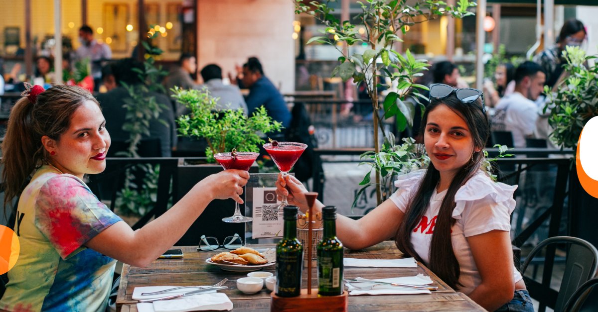 paseoBL's tweet photo. ¡Siempre es momento para brindar con las amigas y amigos! 🥂🧡😊
Estamos de lunes a domingo de 13:00 a 21:00 hrs.
#casalastarria #quitral #peztoro #libreriaulises #nolitalastarria #urriola #barlajunta #barriolastarria #lastarria70 #santiagoadicto #pubs #restaurantes #lastarria https://t.co/vxv1j9BWID