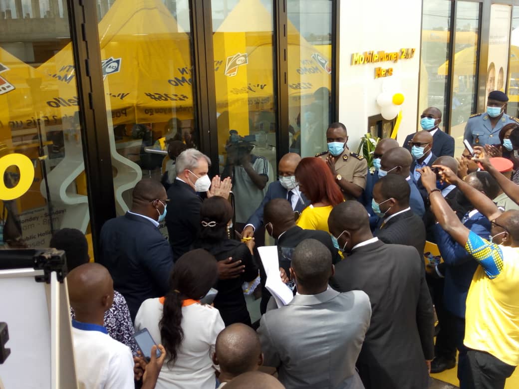 MTNCameroon's tweet photo. Our distribution network and our team of motivated professionals ensure the satisfaction of more than 10 million people, who beyond the numbers, are part of the MTN family; the largest community in Cameroon.
#MTNStore #TogetherWeManage https://t.co/hVvRUVD7pj