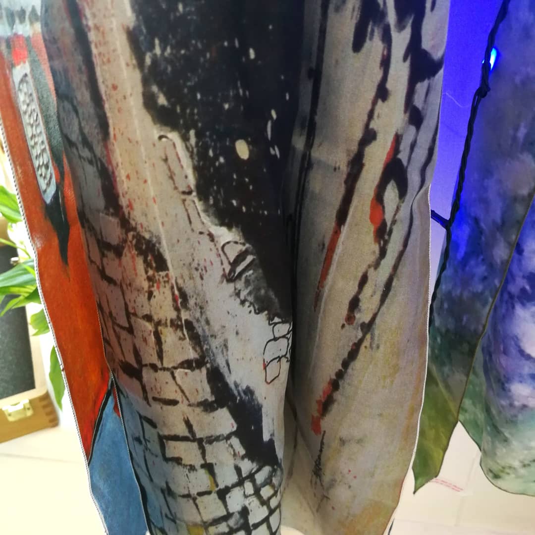 terrace_gallery's tweet photo. Just in from @sketchtrips tutor and acclaimed paintet @dianekingartist are these gorgeous, unique hand printed silk scarves (£35-45) based on her work...
#shoplocal #christmas
#gifts #originalart #unique #silk #scalf #present #accessory https://t.co/c4pCY8VD2w