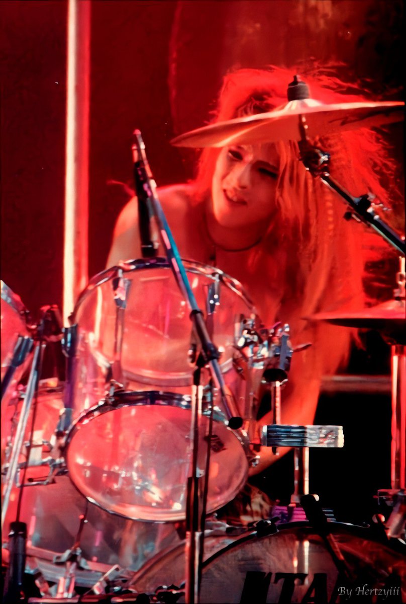 YoshikiOFlight's tweet photo. #yoshiki #林佳树 Here comes the HD stage photo！😚 Yoshiki, who shines in every field.✨✨🥁 https://t.co/mFsmsuMr5t
