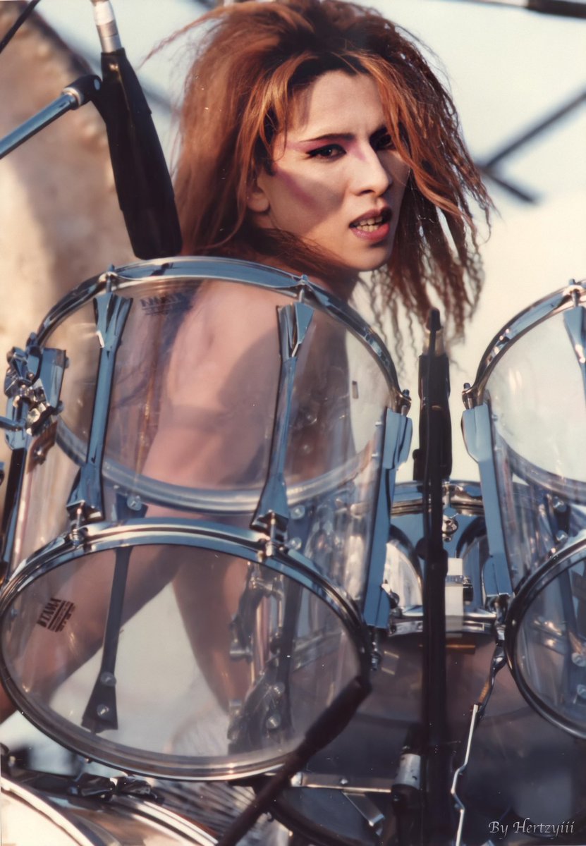 YoshikiOFlight's tweet photo. #yoshiki #林佳树 Here comes the HD stage photo！😚 Yoshiki, who shines in every field.✨✨🥁 https://t.co/mFsmsuMr5t