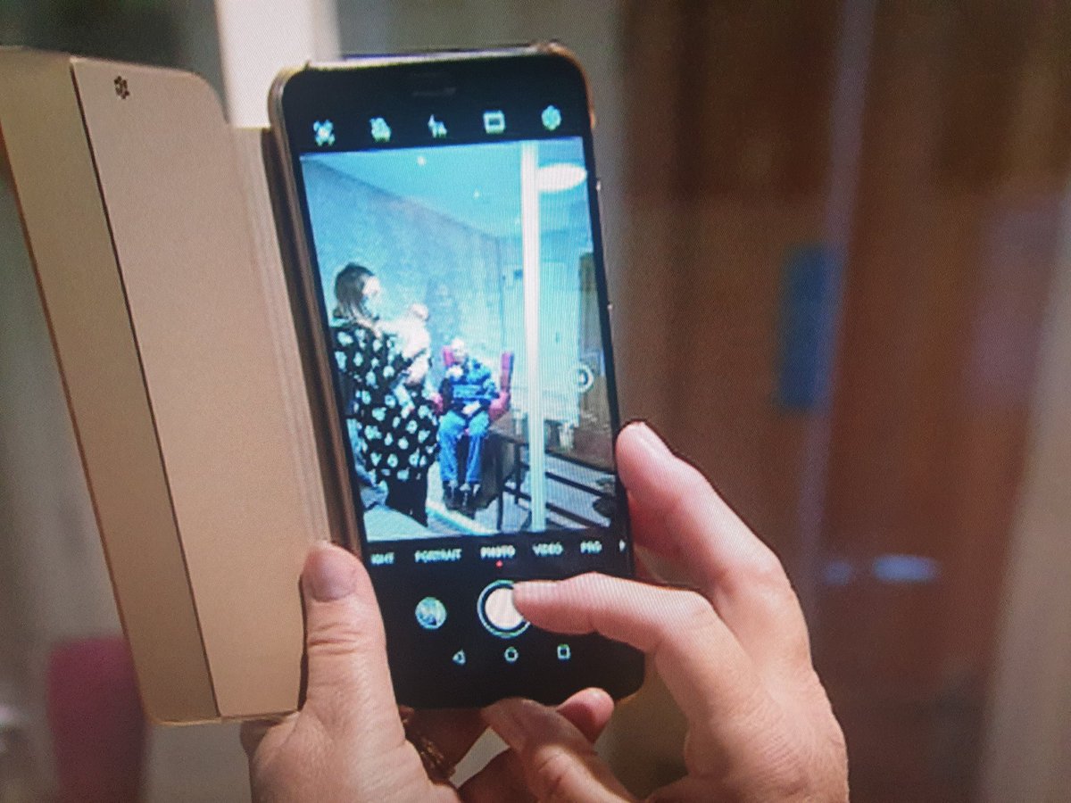 Meet the family, whose 7 week old has been introduced to his Great Grandfather for the first time!  Two care homes in #Dorset are reuniting families with loved ones - with rooms partitioned allowing six people to visit at any one time. More on <a href="/BBCSouthNews/">BBC Hampshire & Isle of Wight</a> with <a href="/JoKentTV/">Jo Kent</a> at 1330