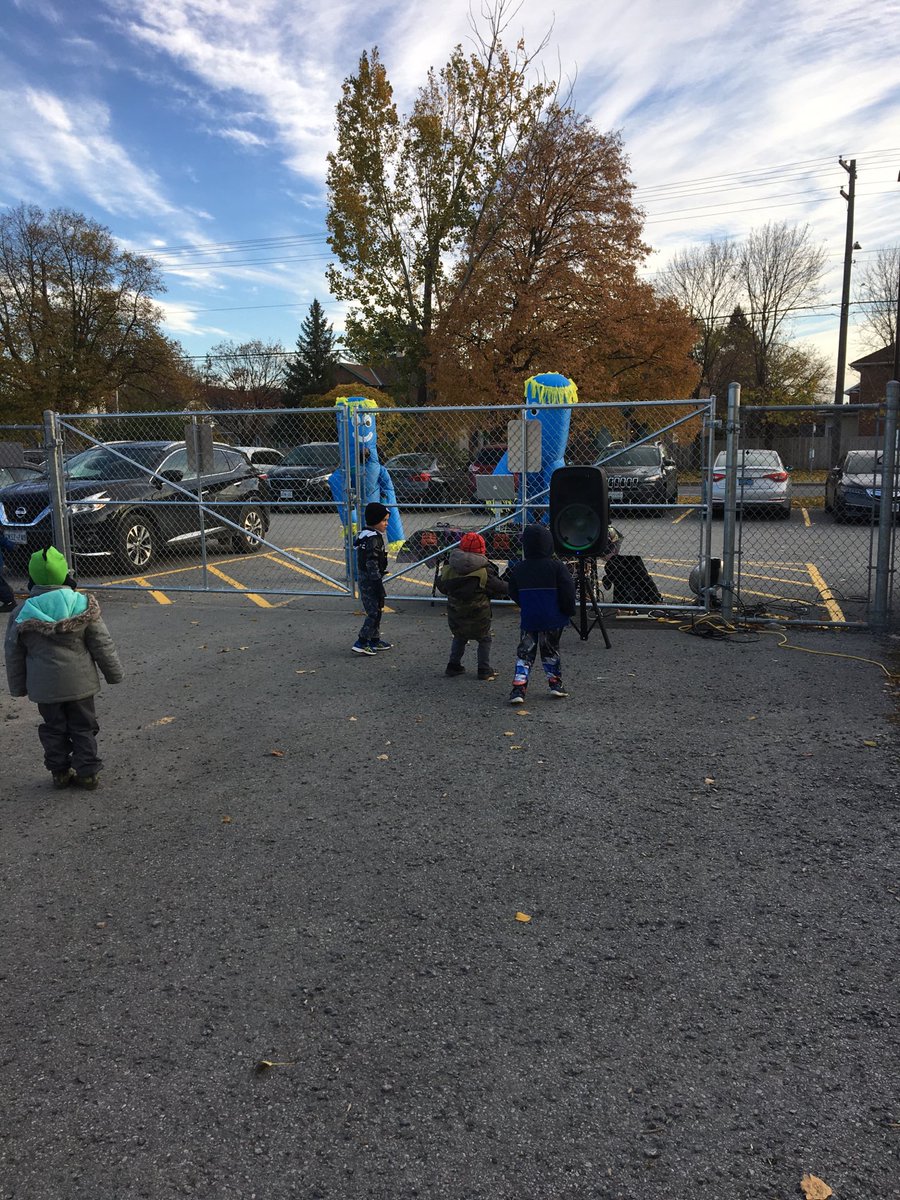 macaulay_tracy's tweet photo. Halloween fun St Rita style!  An outdoor COVID dance party!  #BeCommunity https://t.co/AeLVlh0nPO