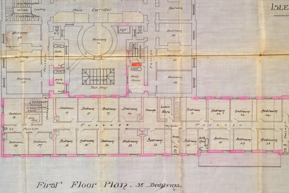 2) A number of ghost stories are attached to the historic Castle Mona Hotel. Room 17, which you can see on this 1890s Douglas Borough Council plan, is reputedly haunted by an ill-tempered old man who would lock guests in their rooms! #HopTuNaa #IsleofMan #exploreyourarchive π» https://t.co/qzozS9XzhU
