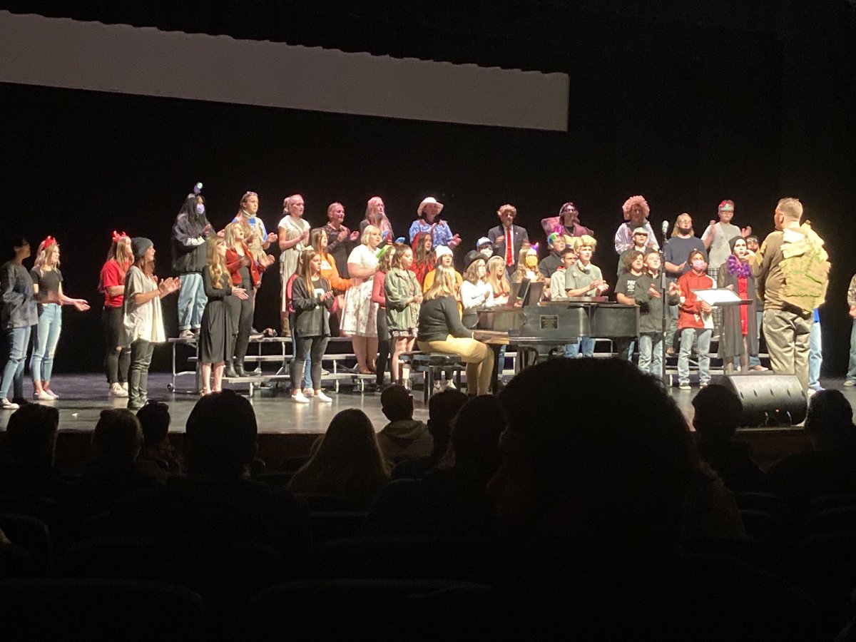 Richfield Wildcats (@richfield_high) on Twitter photo 30/10/2020 13:06:24 RHS Fine Art performance night. Awesome talents on display. RHS Fine Art performance night. Awesome talents on display.