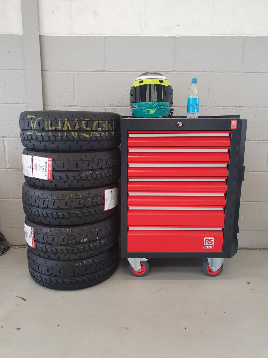 pdc_racing's tweet image. Always 👍👊

#properkit #racing