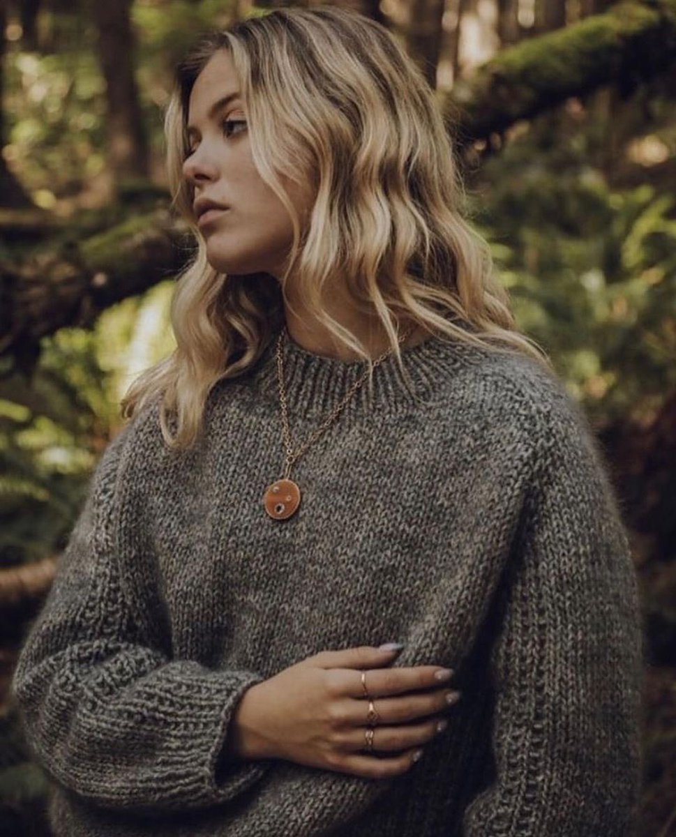OurMakerLife's tweet photo. A cozy hat for warm memories and a cozy sweater for hugging self   (o^-^o)
.
Photo: @grace_design 
Pattern(s): @olannhandmade 
Model: @graceenicholas 
Profile: https://t.co/7mCjtJaalT https://t.co/GZP3dlV891