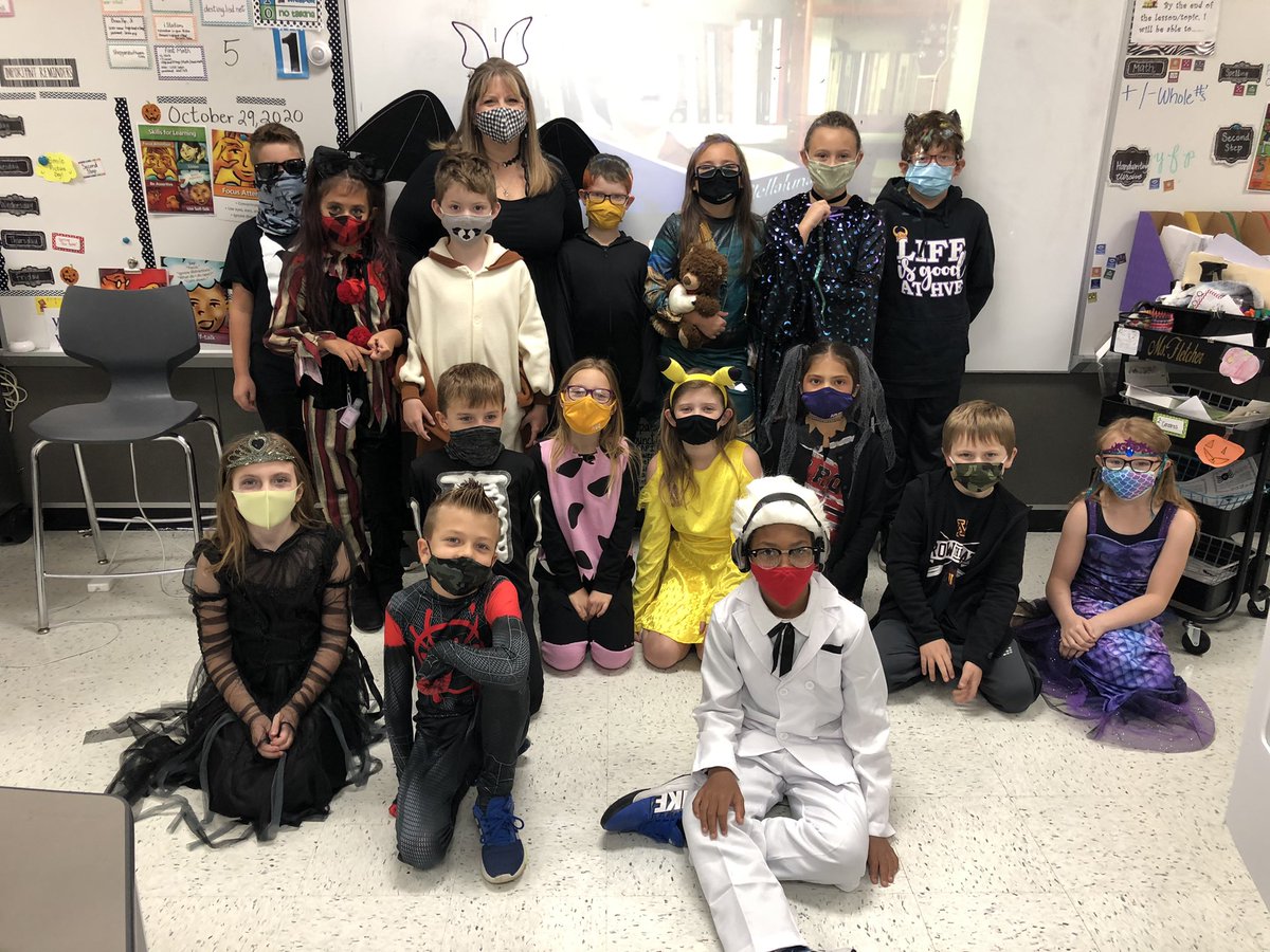 hvefletcher's tweet photo. It's a "batty " day in 3rd grade as we say "boo!" to drugs!!#lifeisgoodathve https://t.co/1nF4pSD2Za