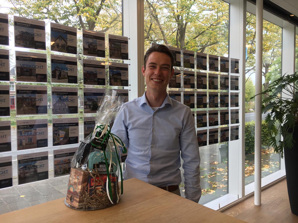 🥳 Onze aankoopmakelaar Casper Middelhoff &amp; makelaar <a href="/janjoostvandijk/">𝙹𝚊𝚗-𝙹𝚘𝚘𝚜𝚝 𝚟𝚊𝚗 𝙳𝚒𝚓𝚔</a>  zijn deze week blij gemaakt door HAPPY aankopers!

🏠 Wij wensen jullie een heel fijn thuis.. Lukt het jou niet met bieden op een woning of ben je elke keer te laat? 📲 Stuur ons een berichtje voor meer info!