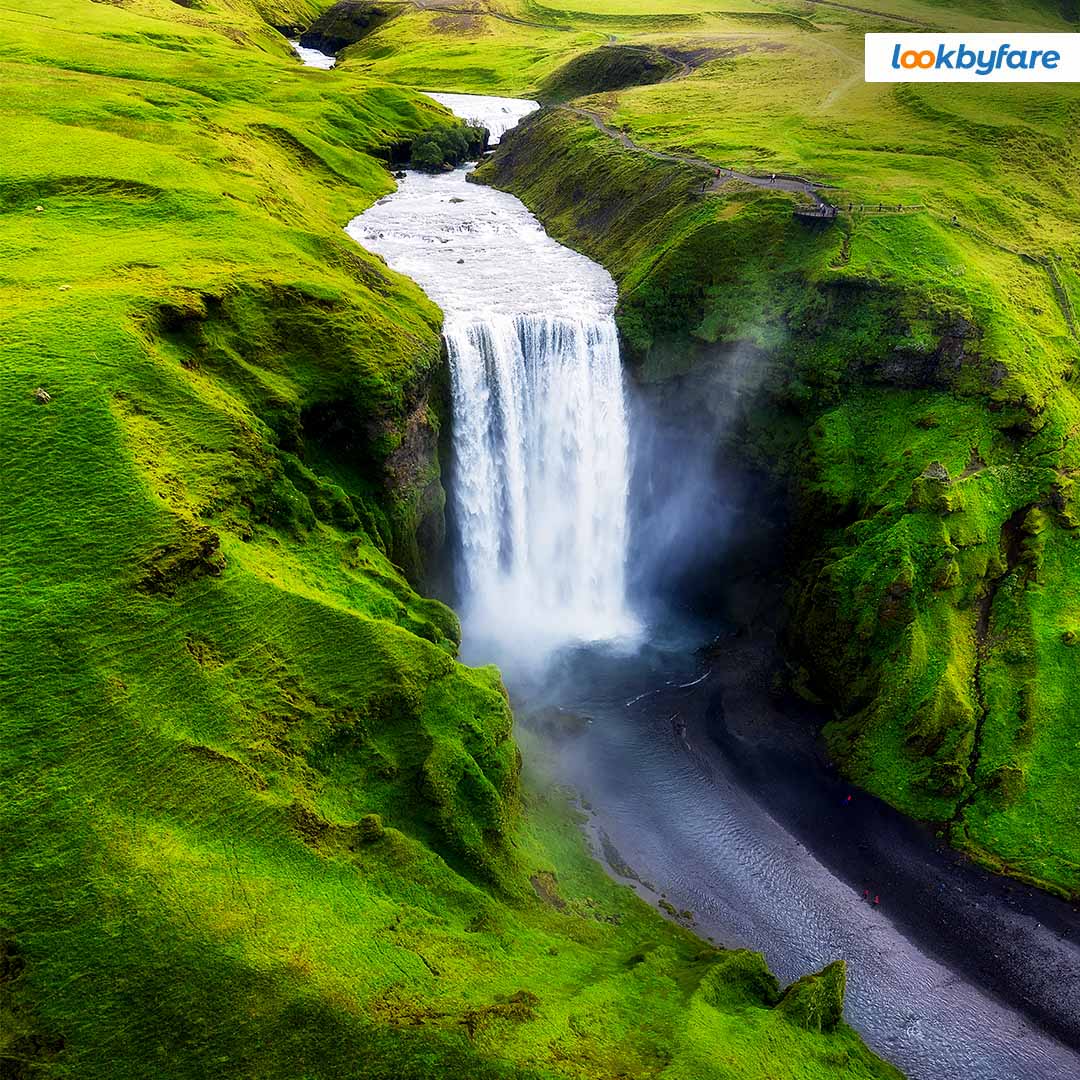 lookbyfare's tweet photo. Skogafoss is one of Iceland’s biggest and undoubtedly, the most beautiful waterfalls with an astounding width of 82 feet and a drop of about 197 feet. https://t.co/wSD3xRlYru