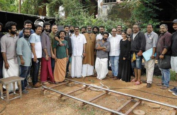AsifAliLive1's tweet photo. Popular filmmaker Ranjith is producing the movie along with PM Sasidharan under the banner of Gold Coin Motion Picture Company.
#KuttavumShikshayum
#AsifAliBdayFeastIn100Days https://t.co/sPwEwnVK2D