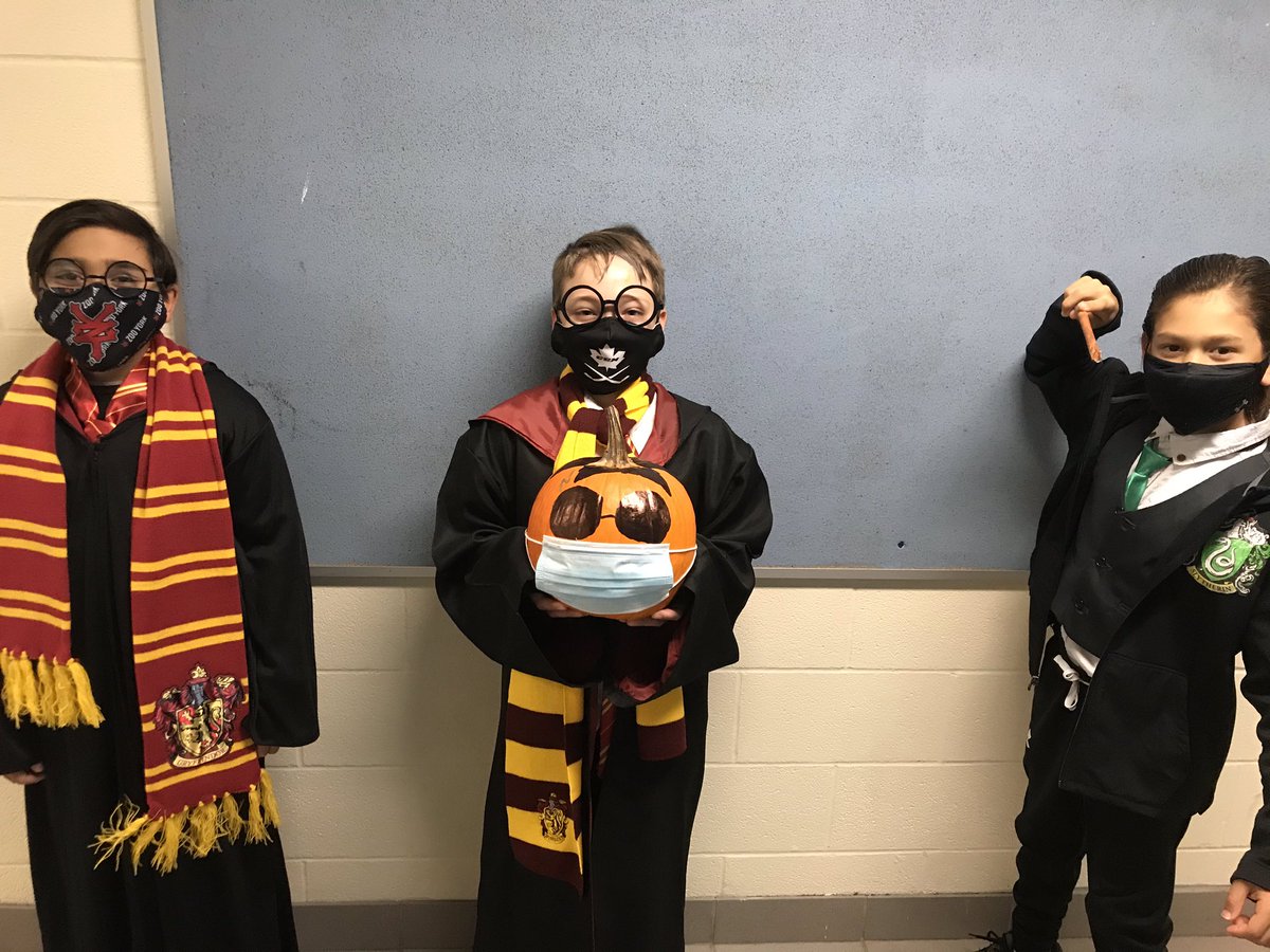 msmorgado_'s tweet photo. We solemnly swear that 109 is up to no good 🎃⚡️ @HCDSB @saopmilton1 https://t.co/rb0jYEvk4h