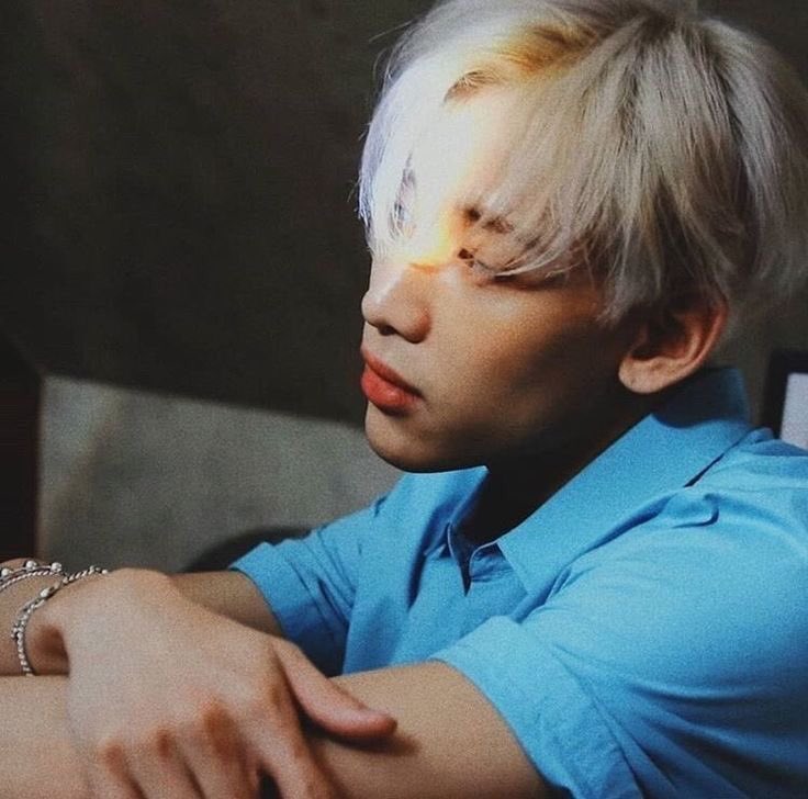 Blonde Bambam lives in my mind rent free; a thread #MAMAVOTE  #got7  @GOT7Official