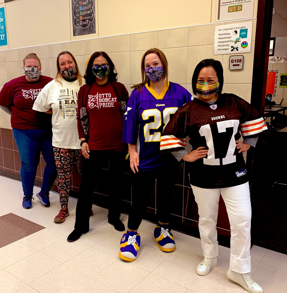 miri1168's tweet photo. Team spirit! Team up against drugs! Who is your favorite team? #RedRibbonWeek2020 @ottobobcats https://t.co/vxwR3u4iRl