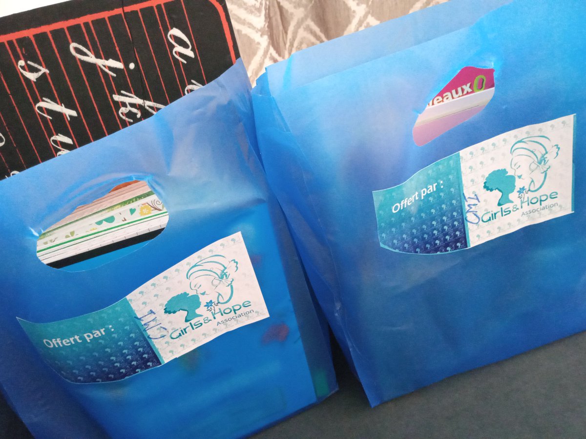 GirlsHopeAssoc1's tweet photo. Chaque femme soucieuse de l'éducation de ses enfants doit être soutenue et accompagné en cas de difficulté. Nous avons offert à cette jeune femme veuve en difficulté, tous les manuels scolaires pour ses 3 enfants scolarisés.
#Parcequechaqueviecompte #Alwayskeephope
@ONUFemmes https://t.co/eDPjImlEN0