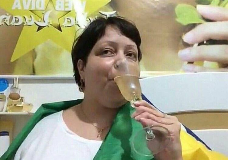 louisholdtight's tweet photo. eu amanhã vendo o act 3 por uma live clandestina

digo e repito: eh tudo por amor https://t.co/Rn4wjWACtB