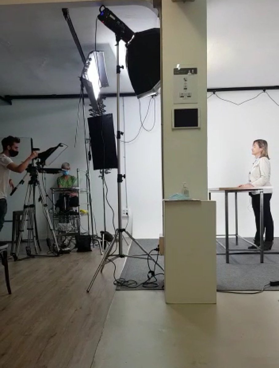 Montseiracheta's tweet photo. Hoy grabación para @Fedefarma y #canalfarmaciaonline. Gracias al equipazo de #lexic por hacerlo tan fácil y a @monimonfortroca.por por contar conmigo. Un placer. #formacionesensalud. https://t.co/k4if7Cdmzb