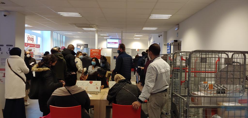 Pendant que le comité de concertation se demande quoi fermer...#La poste contribue à votre bien etre.  #nimportequoi #corona #covid #jette  <a href="/alexanderdecroo/">Alexander De Croo 🇺🇳</a> <a href="/vanranstmarc/">Marc Van Ranst</a> <a href="/PedroFacon/">Pedro Facon</a>