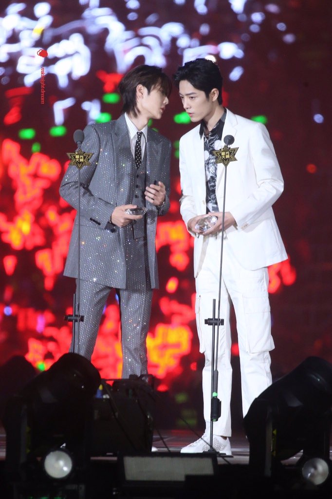 Phatchy_merry's tweet photo. ถ้า ~ หวังอี้ป๋อ เซียวจ้าน 💕⭐️ มีงานคู่กัน > ไปด้วยกัน > งานเดียวกัน > นั่งด้วยกัน > ขึ้นเวทีเดียวกัน จะงานใดก็ได้ !!! ~~~ มาเอาไปเลยโว้ยยยยย 🥂ไวน์ 2 ขวด !!!🥂 เอ้า !! แถม กุอัพเพิ่มจุกๆ ถ้ามี 2 งาน ไปด้วยกัน ในระหว่างเดือน Nov&amp;Dec 20 แถมเบียร์ป๋อ 3 เบียร์พี่จ้าน 2 จุกๆ โว้ยยย~ https://t.co/ISOfyI3T1d