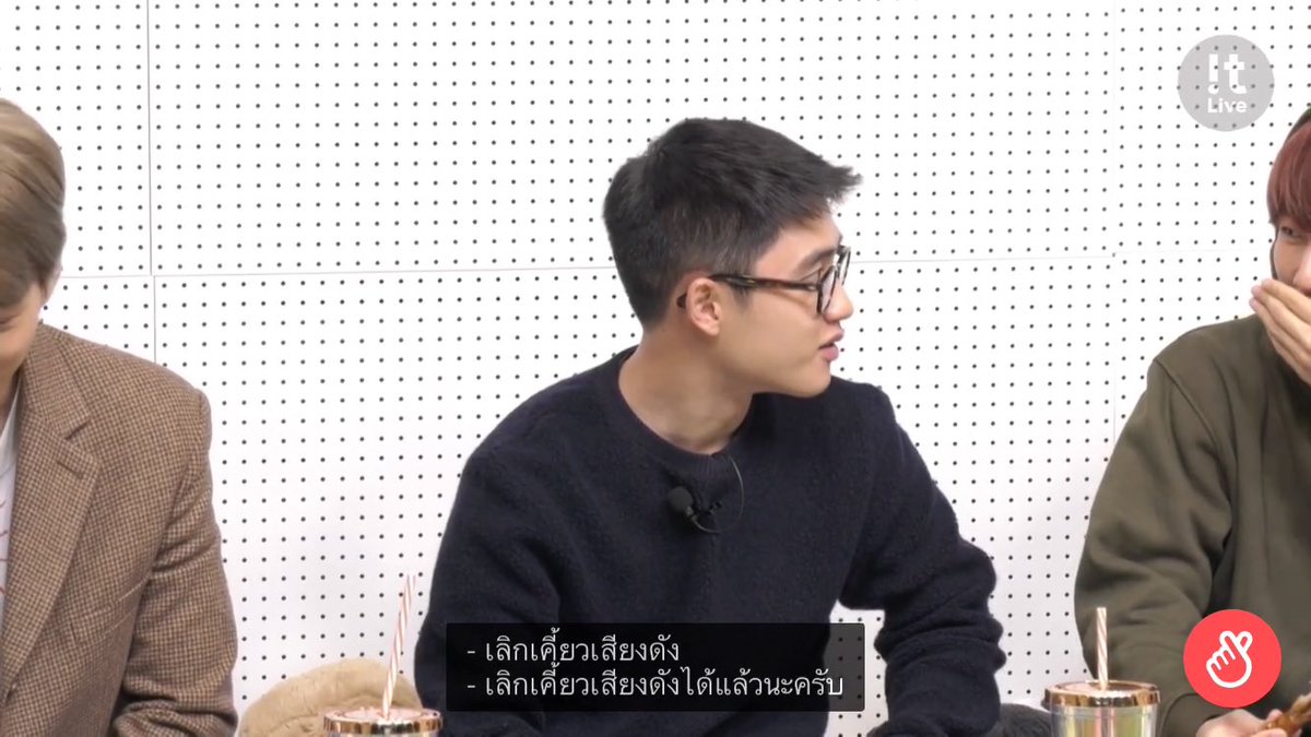 tunghaeyo's tweet photo. คยองซูที่อ่อนไหวเรื่องเคี้ยวเสียงมากกก!
ได้ยินแล้วเหมือนอดไม่ได้ต้องหันไปดุทันที ขนาดครอบครัวพี่จุนยังไม่เคยว่าอะไรเรื่องนี้เลย ไม่แปลกใจว่าทำไมถึงมีฉายาว่า "ออมม่าของ exo" 55555555555555555555 https://t.co/Xh7HGRiyYr