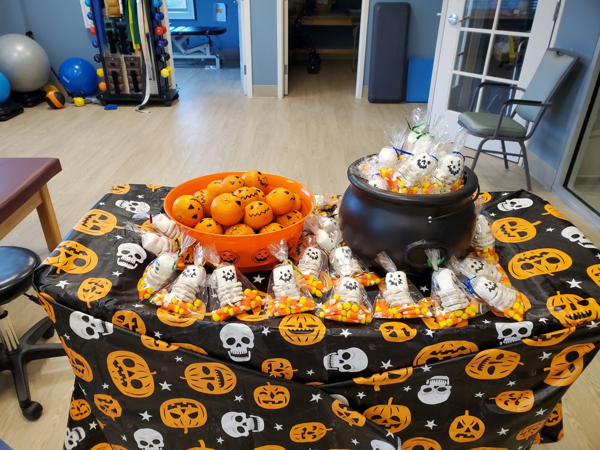 TxTeamRehab's tweet photo. Our team at Somerby Sandy Springs is getting into the Halloween spirit with their Halloween cart for residents!
#txteam #halloween2020 #healthcareheroes https://t.co/ktJPLVimC8