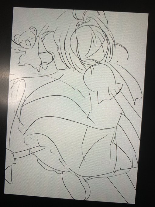 やっっっとこさ起き上がれたので描いてるのです……超絶初期段階のラフですがきっと左のお風呂スポンジで誰かがバレる? 