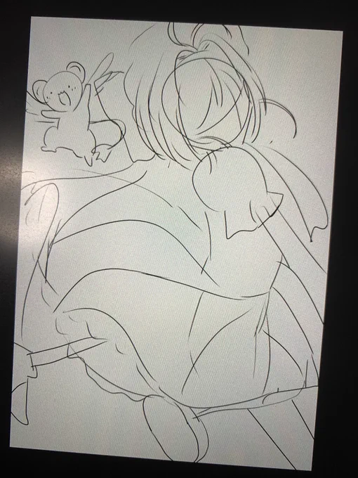 やっっっとこさ起き上がれたので描いてるのです……超絶初期段階のラフですがきっと左のお風呂スポンジで誰かがバレる? 
