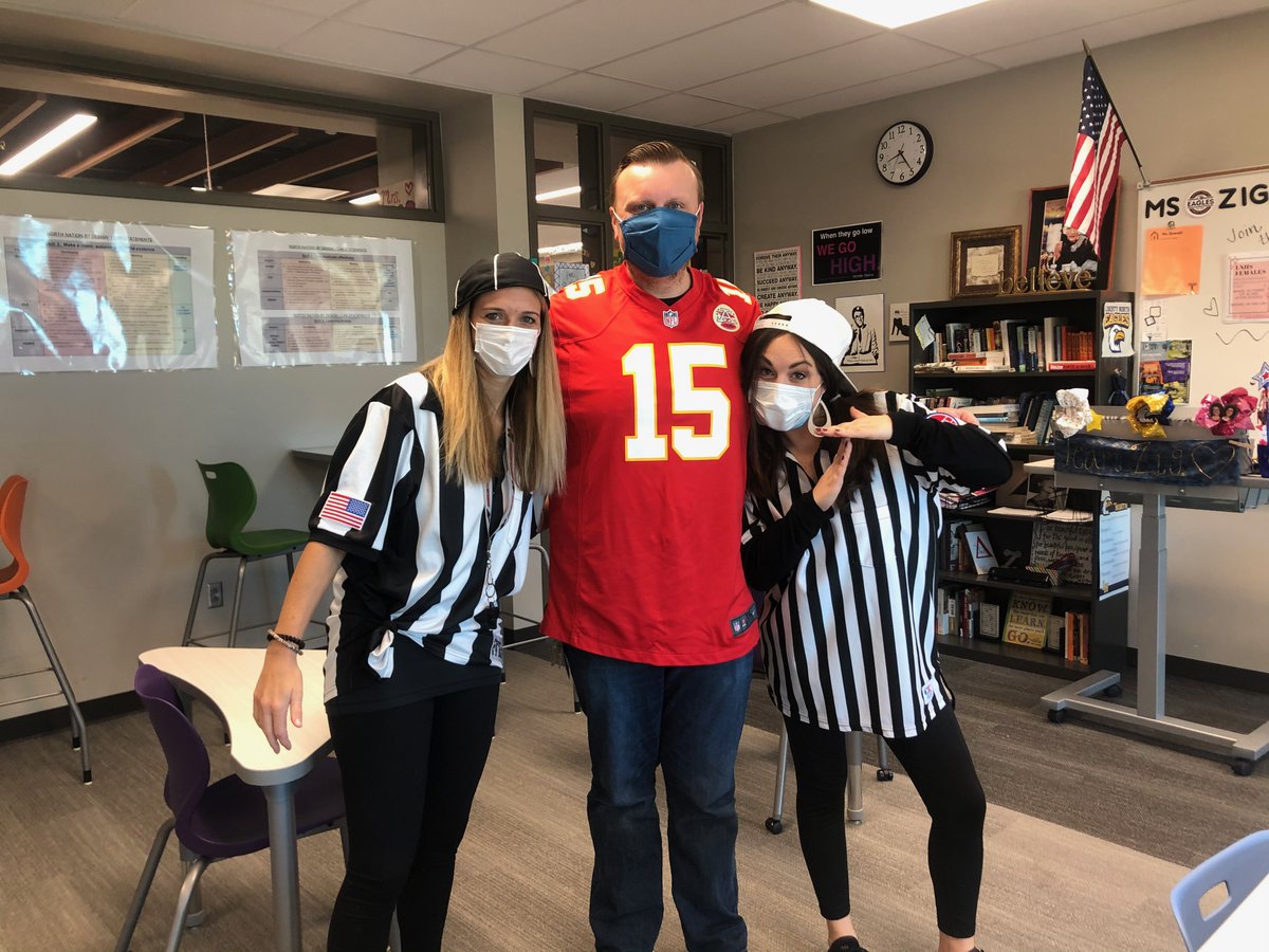 NNbyDesign's tweet photo. Taking a time out to support @lnhsdiversity club for Halloween! #haveafunbutsafehalloween #nnbd https://t.co/XCf0QjFfzG