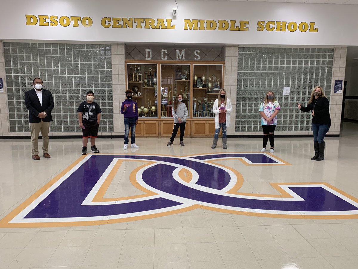 TweetDCS_DCMS's tweet photo. It’s that time again...Kindness Challenge Reward Day!! Thank you to these five students and their families for showing what it means to be a Jag! #TeamDCS #kindessmatters #changingtheworldoneactofkindessatatime https://t.co/GOZGBdenI2