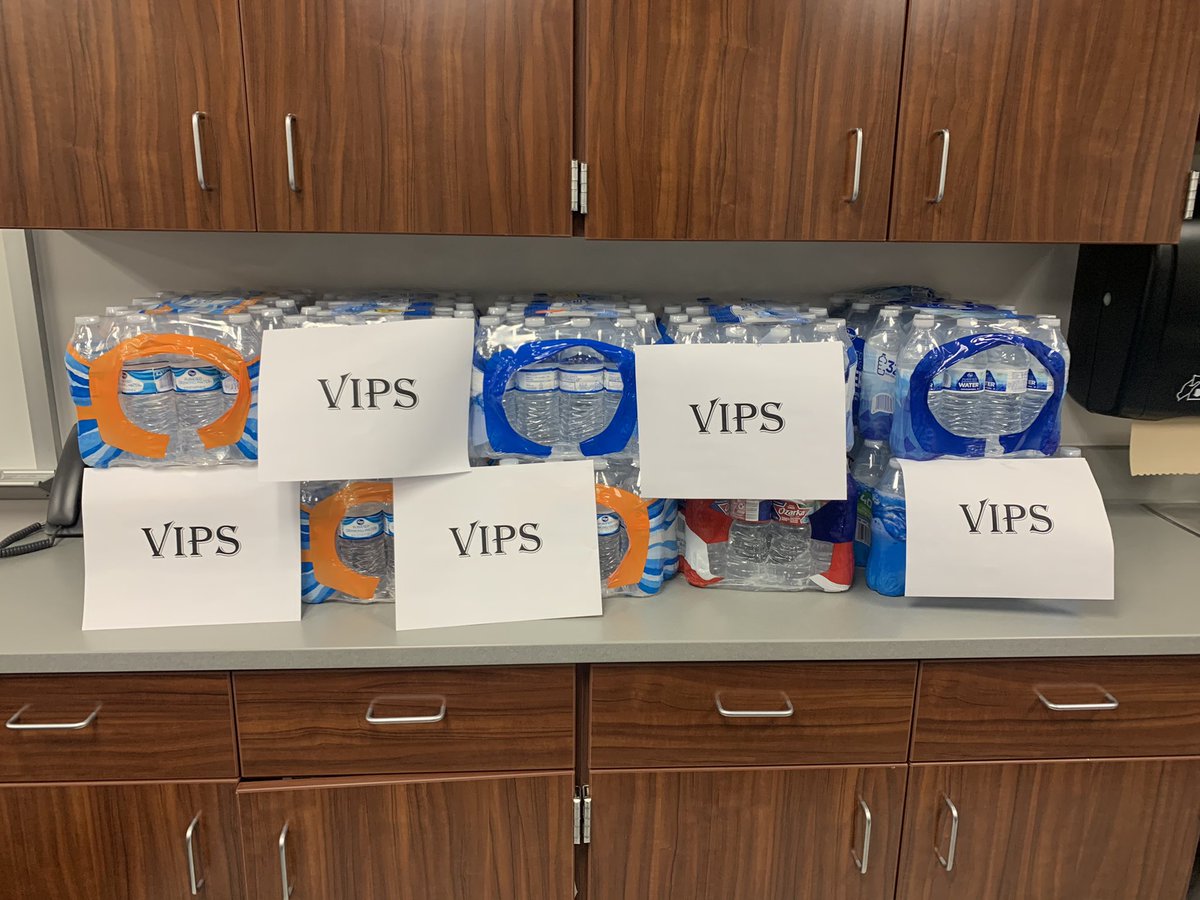 vkpookie's tweet photo. Thank you Bridgeland High School VIPS for all the donations!! We appreciate the support of our parents and community so very much!! We love our Bridgeland family🧡🐻💙 https://t.co/w6Go7Iunl2