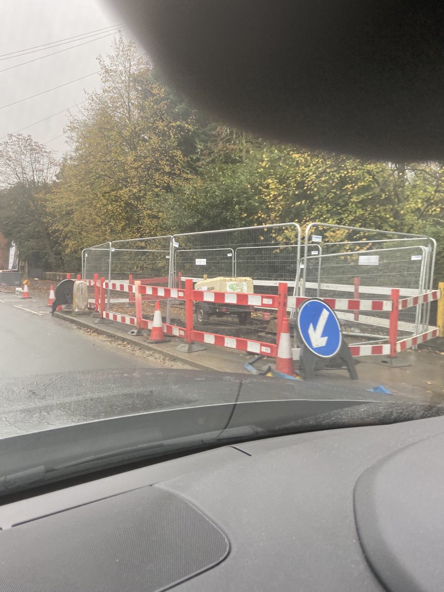 markwalker250's tweet image. ⁦@SGNgas⁩ “ Critical Work”. Not a worker to be seen and huge traffic jams. Must be a “critical lunch break” instead.