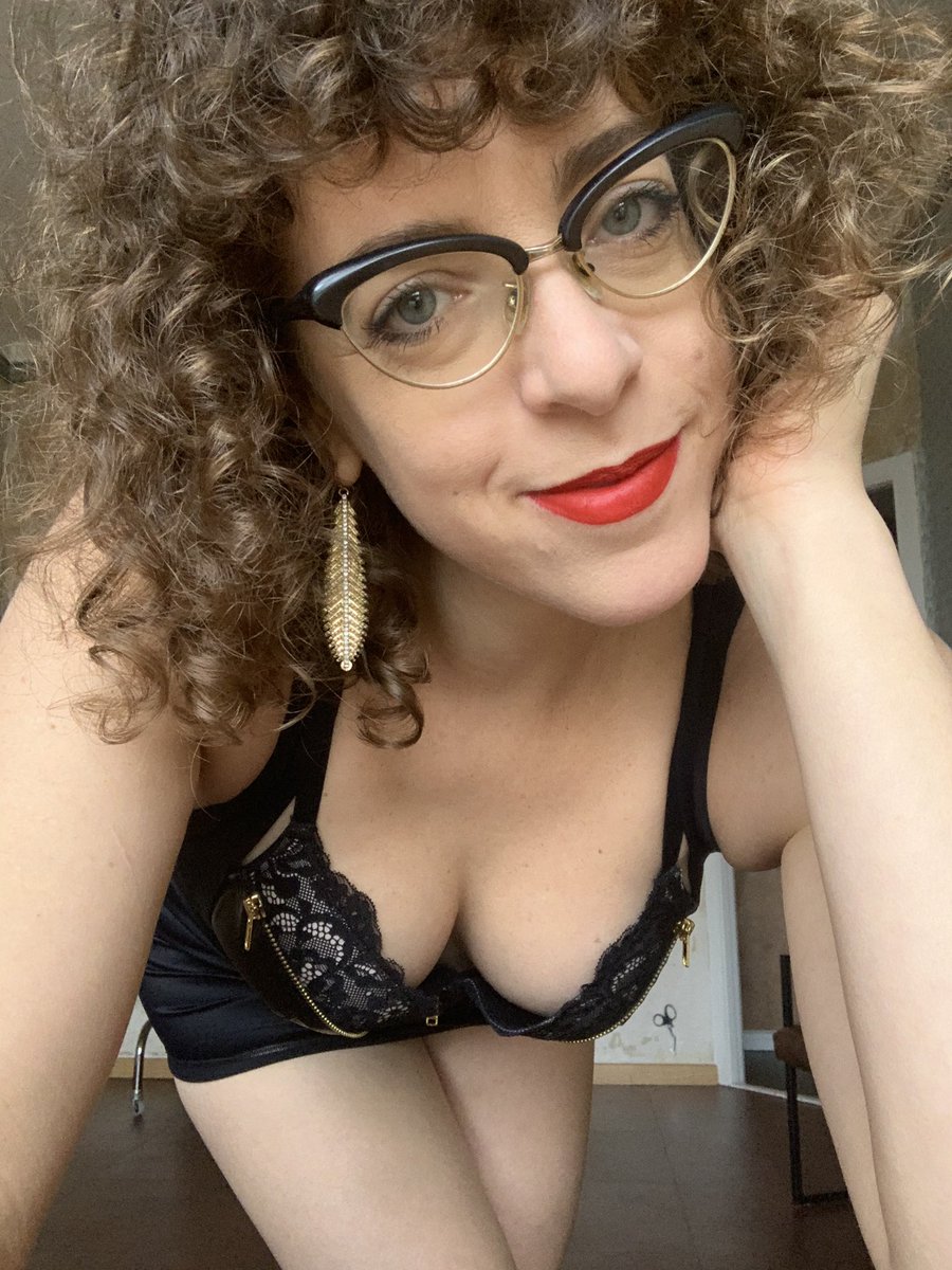 katrixplay's tweet photo. Letzte Tage bevor den lockdown.... heute Abend noch ein Termin frei, oder Sonntag. Danach 2 Monaten ohne live treffen.... aber ich bin sehr gern online spiel bereit 😻 https://t.co/m11C4V6mCe