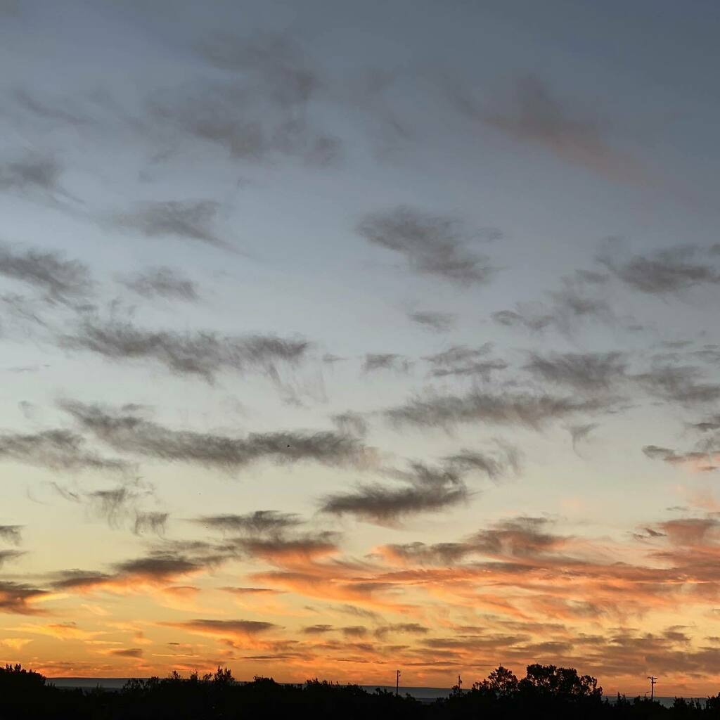 kathelin's tweet photo. Southeast over the Galisteo Basin 7AM https://t.co/ciFNsjU9Je https://t.co/7ByAlRQDZZ