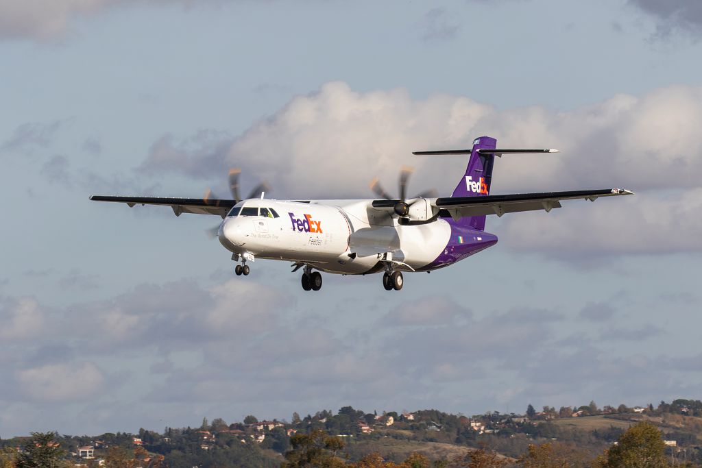 We proudly celebrate the completion of painting this purple beauty, our new freighter- ATR 72-600F for FedEx #ATR #ATR72 #ATR42 #AvGeek https://t.co/gqCkp3DFSg