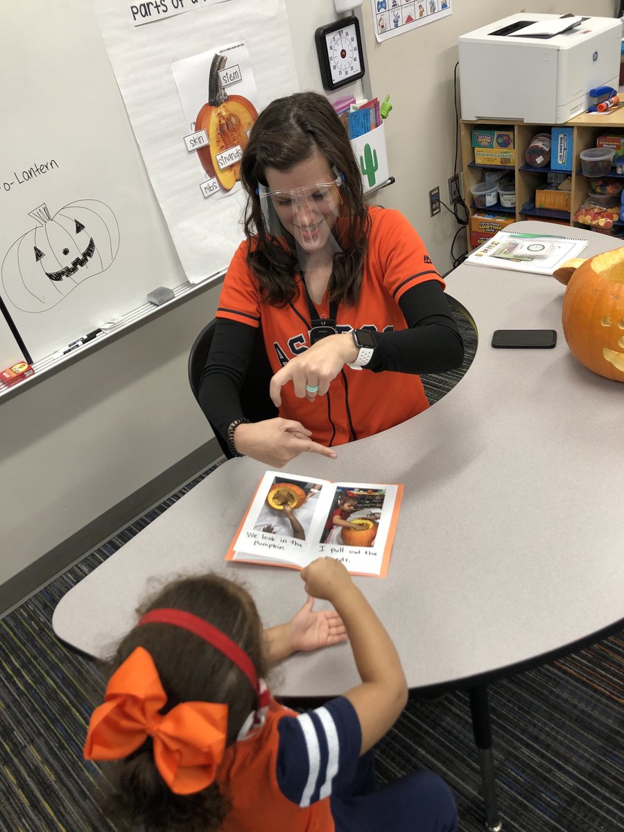 DHHSskelton's tweet photo. Reviewing vocabulary and the experience with a real-life picture book. #languageexperience #matzkeproud #lovelanguageliteracy #bestpractice https://t.co/saaNbqblj0