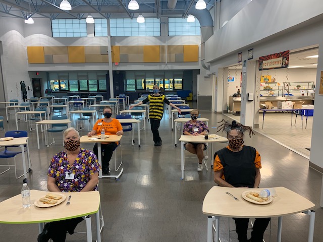 Cape_Cafes's tweet photo. HOB Cafe is wishing their students a Happy Halloween, while role modeling social distancing. @cape_sd @SchoolLunch #thankyou #SocialDistancing https://t.co/SDUZ3ParSy