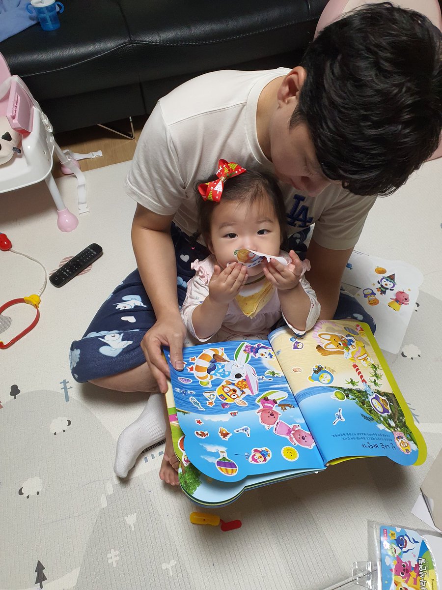 suzyangel6's tweet image. 항상 잠이 모자라지만 늘 아이를 위해 놀아주고 뛰어놀아주는 울 여보 사랑해~^^♡
너무 늦게 봤어용~ 오늘이 마지막날 ㅠㅜ
대한민국 아빠들 화이팅입니당~^^♡♡

#함께하는육아  #하하하캠페인 #경기도가족여성연구원 #아이사랑