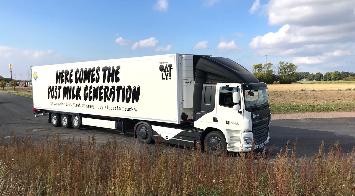 einrideofficial's tweet photo. Since 1 October, Einride and @oatly have driven over 8,600 km with electric trucks, offsetting over 10,500 kg of CO2 emissions on select routes in southern Sweden. 87% carbon footprint reduction compared to diesel. Sustainable transport is possible. And itโs already here. https://t.co/B1OkvgTjKf