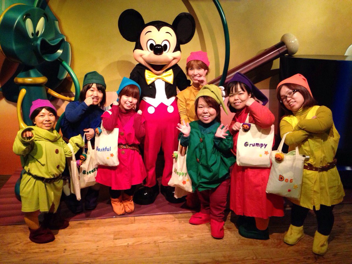 ちびた 後藤仁美 きっかけは このメンバーでディズニーに行ったとき ふつうに私服で歩いているだけなのにすごく目立つ ただ歩いているだけで目立ってしまうなら 良い意味で目立つ ことができないかと考えて思い付いたのがこの リアル7人の小人