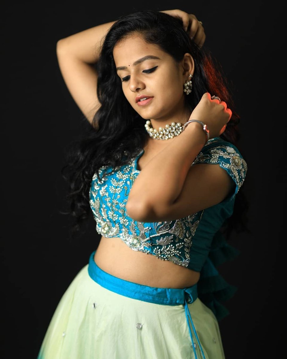 vaishnaviactor's tweet photo. 💙💙🤍🤍 https://t.co/mlEKQR7sIP