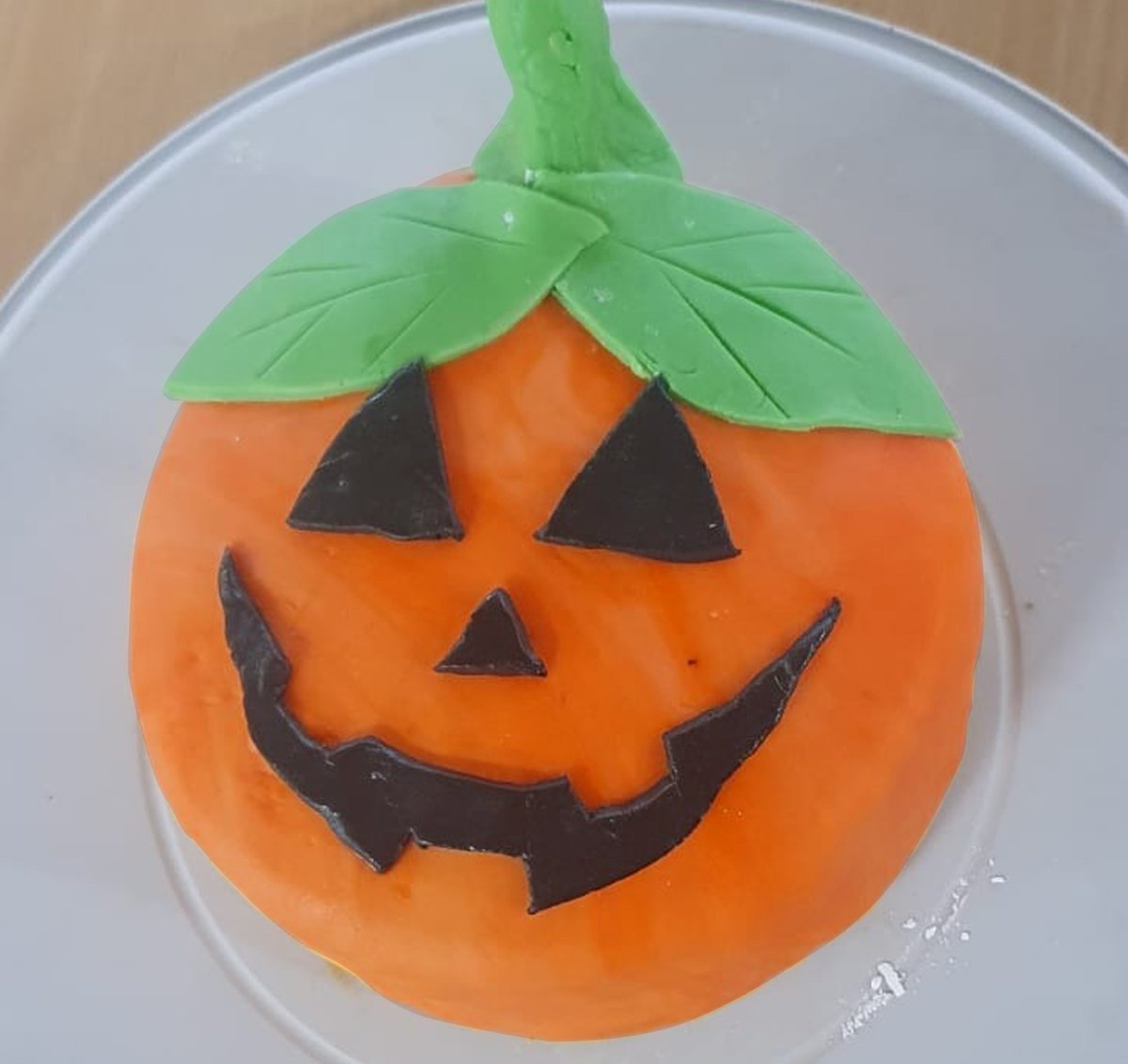 IonicJobs's tweet photo. A huge thank you to our lovely Kirsty, she made the office the most incredible Pumpkin themed cake! π°
How amazing does this look!? π
#Halloween #FridayFeeling #FridayMotivation #cake #Halloween2020 #ionicrecruitment #bakeoff https://t.co/BK3ZXaemfW