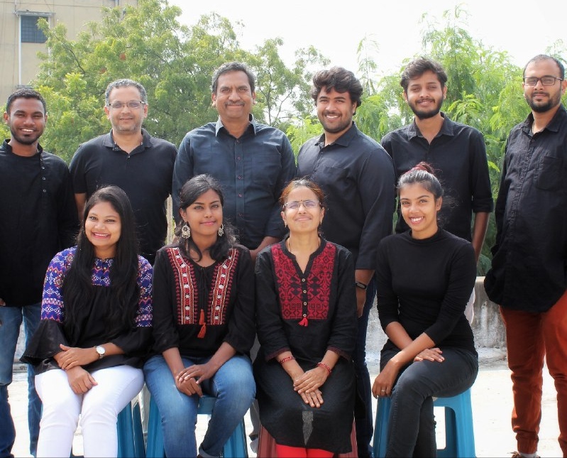 prabaldesign's tweet photo. Throwback to the time when we could take group pictures without social distancing.

#throwbackfriday #office #team #happytimes #designersofprabal
.
.
#prabaldesign #prabaldesignschool #uxdesign #uidesign #productdesign #strategy #training #innovation #research #designthinking https://t.co/VP3FW03WvK