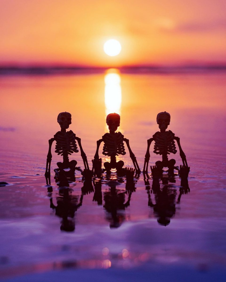 Tag your beach bum for life! 🏴‍☠️
#beachlifemindset #beachbumforlife 
photo: @theriversiren 
#daytonabeach