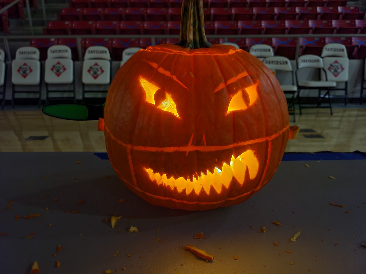 DavidsonWildcat's tweet photo. Retweet or Like if you think @DavidsonWRES's Jack O'Lantern design should be our winner!

#CatsAreWild #SpookySzn https://t.co/NdOX5LPzMT
