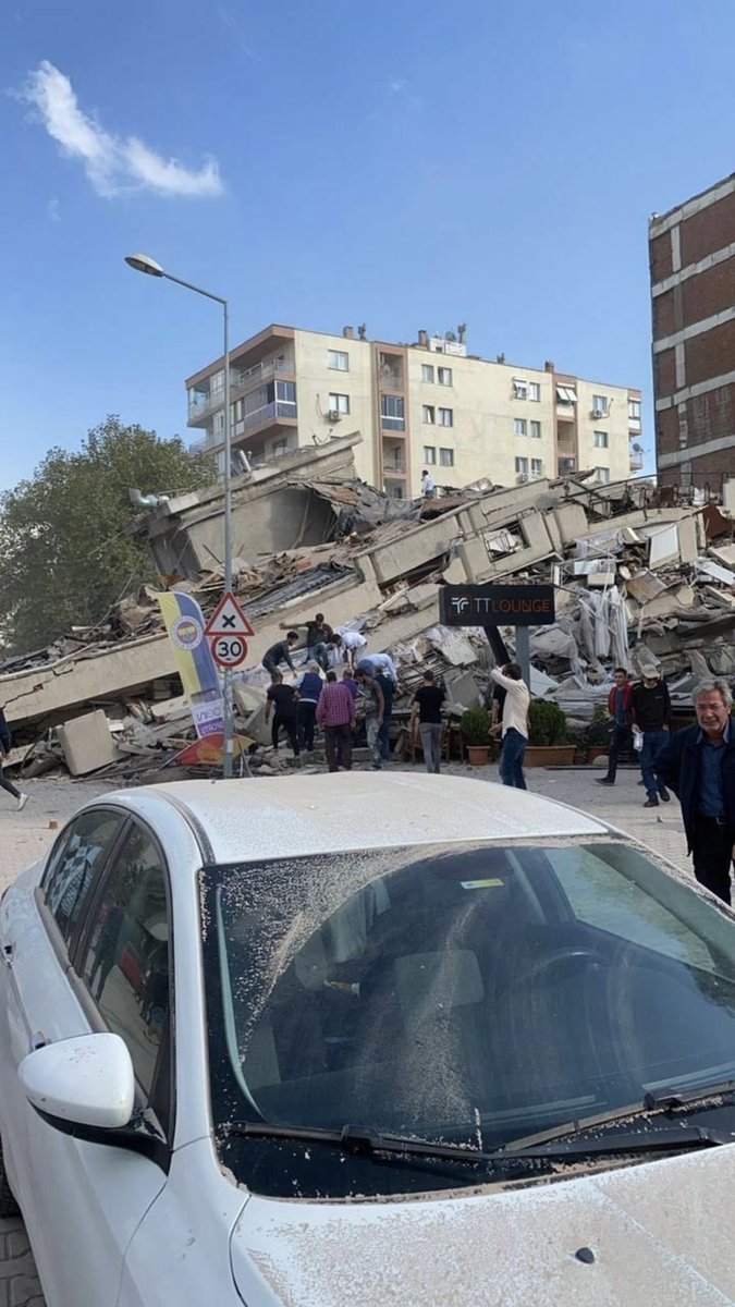 AzerinR's tweet photo. #SeninleyizTürkiye
#Yanındayızİzmir
#deprem
#İzmir                                           #PrayForİzmir https://t.co/qksPXvFzAd